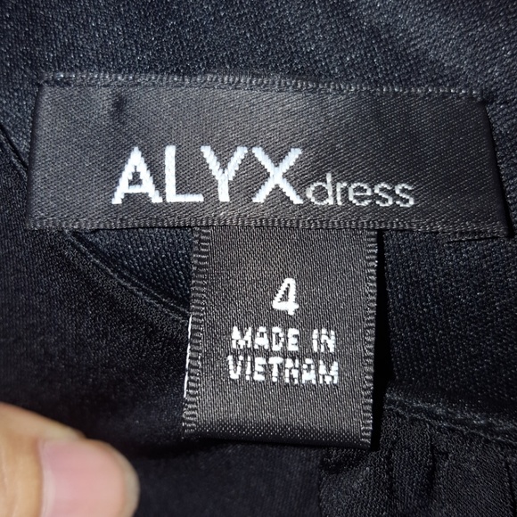 Dress - Picture 3 of 3